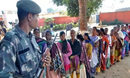 జార్ఖండ్: బ్రిడ్జిని పేల్చేసిన మావోయిస్టులు జార్ఖండ్: బ్రిడ్జిని పేల్చేసిన మావోయిస్టులు