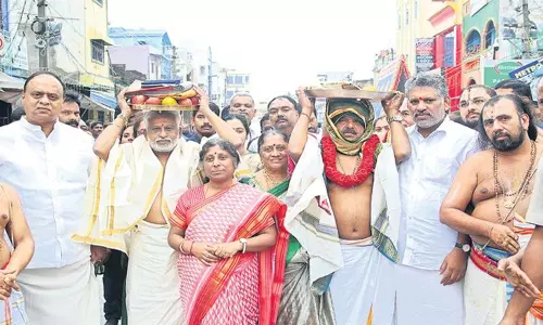 పద్మావతీ అమ్మవారికి సీఎం జగన్ బంగారు కానుక