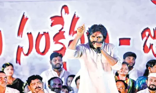 అలా వ్యవహరిస్తే జగన్రెడ్డి అనే పిలుస్తా : పవన్ కళ్యాణ్ అలా వ్యవహరిస్తే జగన్రెడ్డి అనే పిలుస్తా : పవన్ కళ్యాణ్