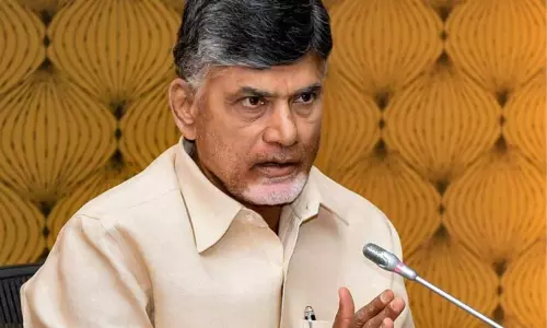 ఇసుకపై ప్రభుత్వం పెత్తనం ఏంటి? : చంద్రబాబు ఇసుకపై ప్రభుత్వం పెత్తనం ఏంటి? : చంద్రబాబు