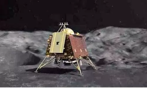 చంద్రుడిపై విక్రమ్ ల్యాండర్ అచూకీ కనిపెట్టిన నాసా‌