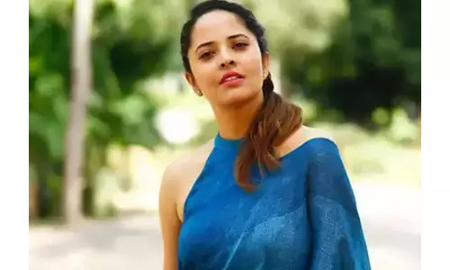 బుద్ధి ఉందా మీకు..ఆ నెటిజన్లపై అనసూయ తిట్ల పురాణం! బుద్ధి ఉందా మీకు..ఆ నెటిజన్లపై అనసూయ తిట్ల పురాణం!