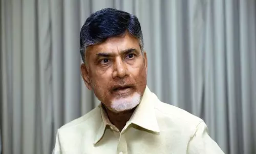 ముగ్గురు ఎమ్మెల్యేలు టీడీపీకి ఝలక్ ఇస్తారా! ముగ్గురు ఎమ్మెల్యేలు టీడీపీకి ఝలక్ ఇస్తారా!