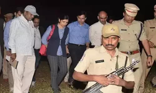 ఎన్కౌంటర్ ప్రదేశాన్ని అణువణువూ పరిశీలించిన ఎన్హెచ్ఆర్సీ ఎన్కౌంటర్ ప్రదేశాన్ని అణువణువూ పరిశీలించిన ఎన్హెచ్ఆర్సీ