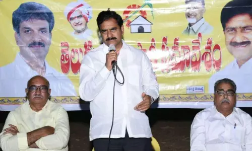 ఉల్లి ధర పెరుగుదలతో ప్రజలు తీవ్ర ఇబ్బందులు పడుతున్నారు: మాజీ మంత్రి దేవినేని