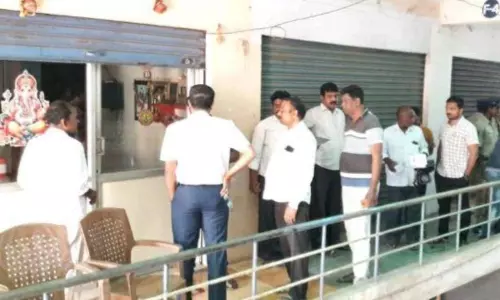 దేవాదాయశాఖ షాపులు స్వాధీనం