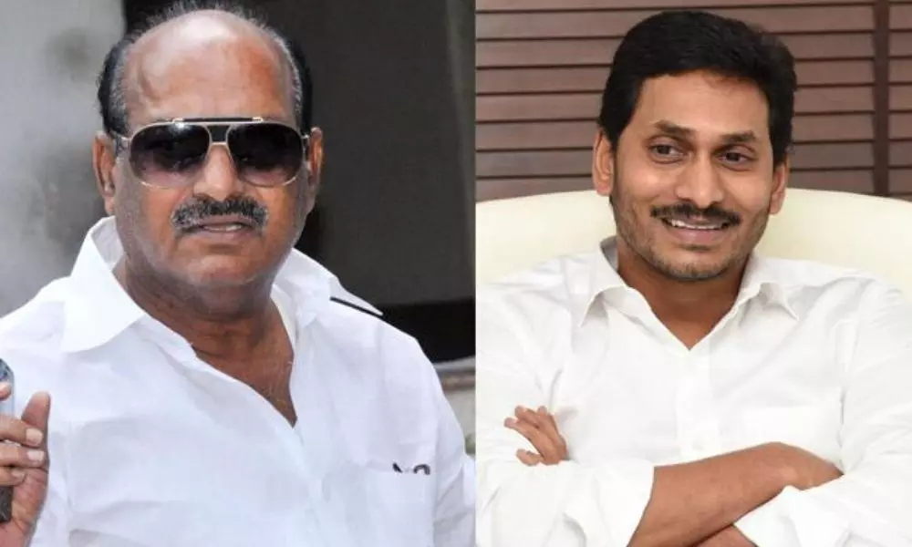 సీఎం జగన్‌  నిర్ణయానికి హ్యాట్సాఫ్‌: జేసీ దివాకర్‌
