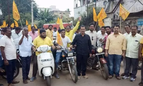 ఆర్టీసీ చార్జీలు పెంపుదల నిరసిస్తూ టీడీపీ శ్రేణులు ఆందోళన