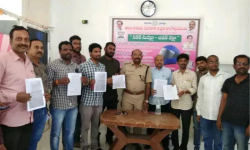 వాహనాల డీలర్లకు అవగాహన సదస్సు