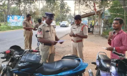 పోలీసులు తనిఖీలు నూతన సంవత్సర ఎఫెక్ట్