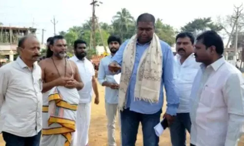 ఉపమాక వెంకన్నఆలయాన్ని దర్శించుకున్న టీటీడీ బోర్డు సభ్యుడు