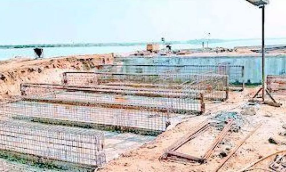 కృష్ణపట్నం పోర్టులో ఊపందుకున్న బెర్తుల నిర్మాణం కృష్ణపట్నం పోర్టులో ఊపందుకున్న బెర్తుల నిర్మాణం