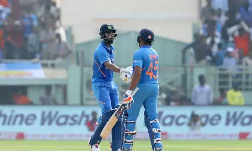 Ind vs WI 2nd ODI  : విండీస్ బౌలర్లపై చెలరేగుతోన్న టీమిండియా ఓపెనర్లు