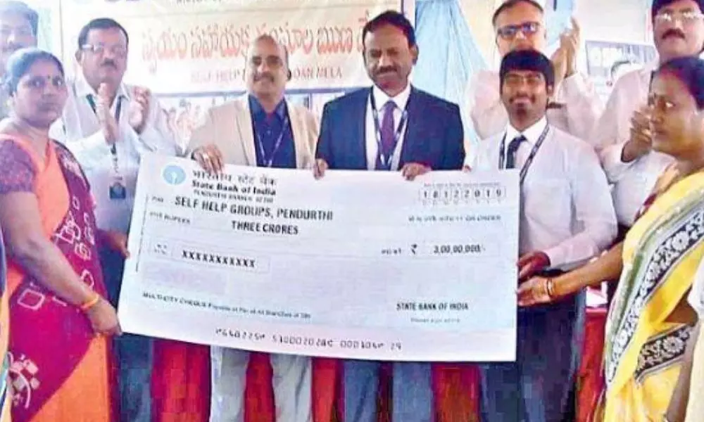 మహిళల ఆర్థికాభివృద్ధికి ఎస్బీఐ చేయూత మహిళల ఆర్థికాభివృద్ధికి ఎస్బీఐ చేయూత