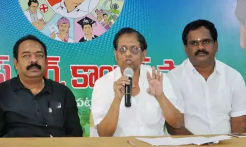 వికేంద్రీకరణ నిర్ణయాన్ని స్వాగతించాలి: దాడి వీర భద్ర రావు