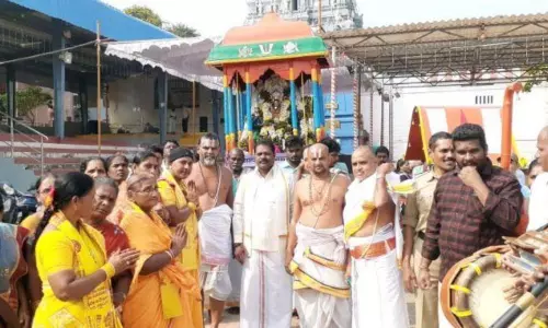 వైభవంగా ఉపమాక వెంకన్న తిరువీధి సేవ