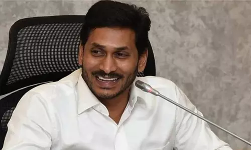 సీఎం జగన్ కు సోదరి తోపాటు సినీ రాజకీయ ప్రముఖుల విషెష్..