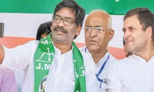 సీఎంగా ప్రమాణస్వీకారం చేయనున్న హేమంత్ సొరెన్..అందరి దృష్టి వారిపైనే సీఎంగా ప్రమాణస్వీకారం చేయనున్న హేమంత్ సొరెన్..అందరి దృష్టి వారిపైనే