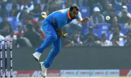 షమీని చూస్తే అతడు గుర్తుకొస్తున్నాడు :సునీల్ గవాస్కర్