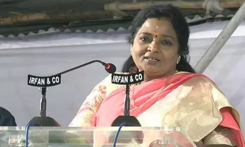 కలవడానికి వచ్చేవారు పుస్తకాలు తీసుకురావాలి :  గవర్నర్‌