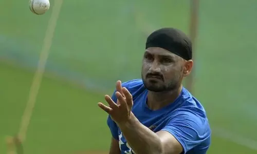 అతన్నిఎందుకు సెలెక్ట్ చేయలేదో చెప్పాలి : హర్భజన్ సింగ్