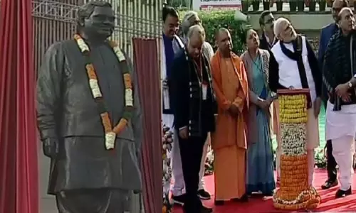 వాజ్పేయి విగ్రహాన్ని ఆవిష్కరించిన మోడీ వాజ్పేయి విగ్రహాన్ని ఆవిష్కరించిన మోడీ