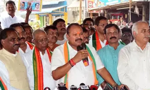 అమరావతి అంశాన్ని ప్రధాని దృష్టికి తీసుకెళతా : కన్నా లక్ష్మీనారాయణ అమరావతి అంశాన్ని ప్రధాని దృష్టికి తీసుకెళతా : కన్నా లక్ష్మీనారాయణ