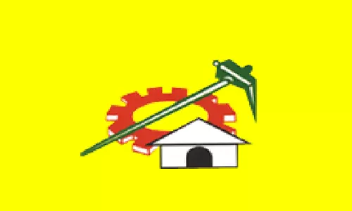 విశాఖలో టీడీపీకి షాక్.. కీలక నేత వైసీపీలోకి విశాఖలో టీడీపీకి షాక్.. కీలక నేత వైసీపీలోకి