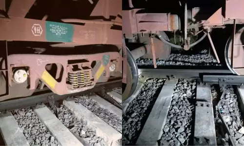 కాజీపేట జంక్షన్ లో పట్టాలు తప్పిన గూడ్స్ రైలు