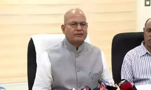 ఇంగ్లీష్ మీడియం విద్య తప్పనిసరి: జస్టిస్ ఈశ్వరయ్య ఇంగ్లీష్ మీడియం విద్య తప్పనిసరి: జస్టిస్ ఈశ్వరయ్య