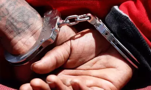 అమరావతిలో జర్నలిస్టులపై దాడికి పాల్పడిన వ్యక్తుల అరెస్ట్ అమరావతిలో జర్నలిస్టులపై దాడికి పాల్పడిన వ్యక్తుల అరెస్ట్