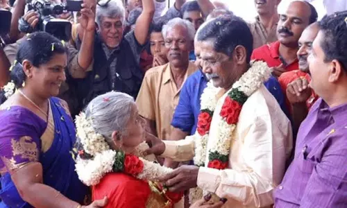 వైరల్ : లేటు వయసులో ప్రేమ పెళ్లి చేసుకున్నారు వైరల్ : లేటు వయసులో ప్రేమ పెళ్లి చేసుకున్నారు