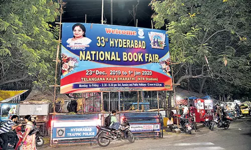 పుస్తక ప్రియులతో సందడిగా మారిన జాతియ పుస్తక ప్రదర్శన పుస్తక ప్రియులతో సందడిగా మారిన జాతియ పుస్తక ప్రదర్శన