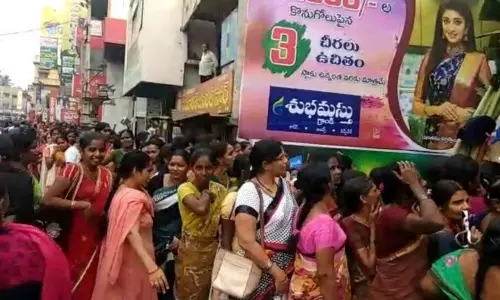 మహిళలకు బంపర్ ఆఫర్.. ఒక్క రూపాయికే చీర మహిళలకు బంపర్ ఆఫర్.. ఒక్క రూపాయికే చీర