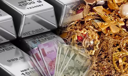 స్వల్పంగా తగ్గిన బంగారం.. స్థిరంగా కొనసాగుతున్న వెండి! స్వల్పంగా తగ్గిన బంగారం.. స్థిరంగా కొనసాగుతున్న వెండి!