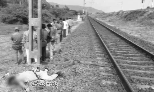 తుని రైల్వే స్టేషన్ సమీపంలో దారుణం..