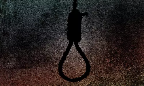 గ్రామ సచివాలయ ఉద్యోగిని ఆత్మహత్య గ్రామ సచివాలయ ఉద్యోగిని ఆత్మహత్య