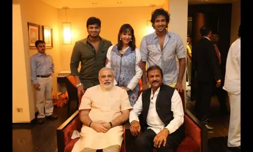 ప్రధాని మోదీని కలిసిన మోహన్ బాబు కుటుంబం ప్రధాని మోదీని కలిసిన మోహన్ బాబు కుటుంబం