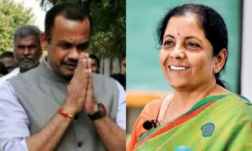 ఆర్థిక మంత్రి నిర్మలా సీతారామన్ను కలిసిన కోమటిరెడ్డి ఆర్థిక మంత్రి నిర్మలా సీతారామన్ను కలిసిన కోమటిరెడ్డి