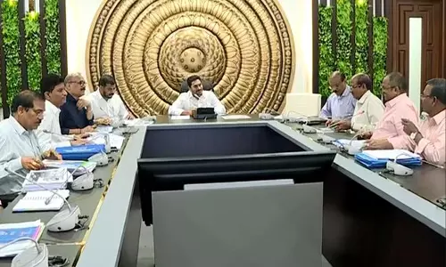 సాగునీటి ప్రాజెక్టులపై సీఎం జగన్ సమీక్ష సాగునీటి ప్రాజెక్టులపై సీఎం జగన్ సమీక్ష