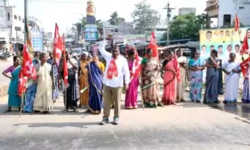 కార్మిక సంఘాలు, వామ పక్షాల ఆధ్వర్యంలో ర్యాలీ, రాస్తారోకో