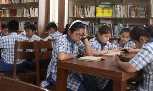 ఆర్టీసీ సమ్మె ప్రభావం.. సంక్రాంతి సెలవులు కుదింపు