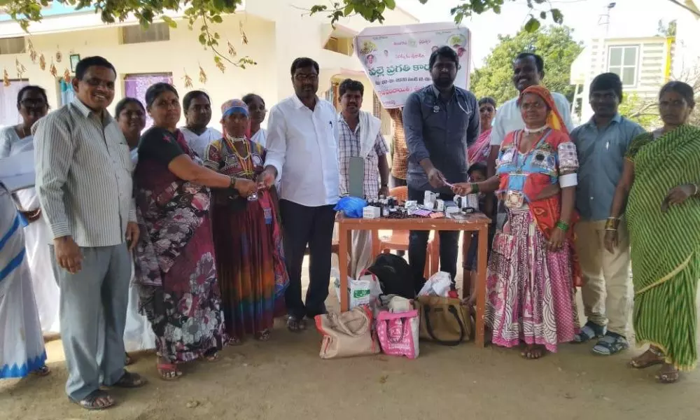 Telangana: గిరిజన తండాల్లో వైద్య ఆరోగ్య శిబిరం Telangana: గిరిజన తండాల్లో వైద్య ఆరోగ్య శిబిరం