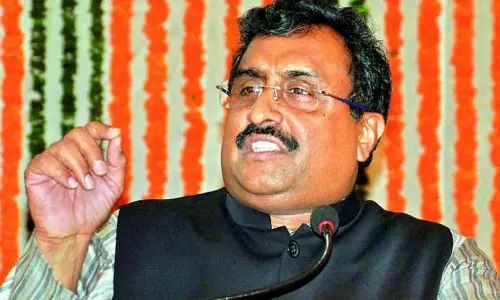 రాజధాని అంశంపై స్పందించిన బీజేపీ అగ్రనేత.. వారి అభిప్రాయాలు ఇలా.. రాజధాని అంశంపై స్పందించిన బీజేపీ అగ్రనేత.. వారి అభిప్రాయాలు ఇలా..