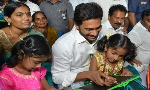 Andhra Pradesh: నేడే అమ్మఒడి ప్రారంభం.. జాబితాలో పేర్లు లేకపోతే ఇలా చేయాలి.. Andhra Pradesh: నేడే అమ్మఒడి ప్రారంభం.. జాబితాలో పేర్లు లేకపోతే ఇలా చేయాలి..