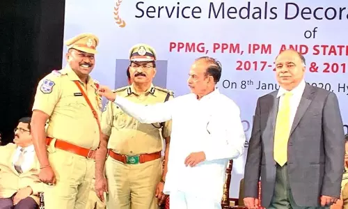 Telangana: హోంమంత్రి చేతుల మీదుగా ఇండియన్ పోలీస్ మెడల్