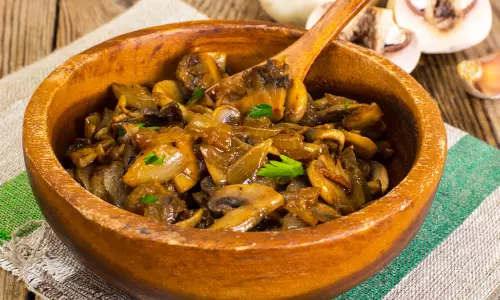 ఆరోగ్యానికి రుచికరమైన పుట్టగొడుగుల వేపుడు.. తయారీ ఎలా? ఆరోగ్యానికి రుచికరమైన పుట్టగొడుగుల వేపుడు.. తయారీ ఎలా?