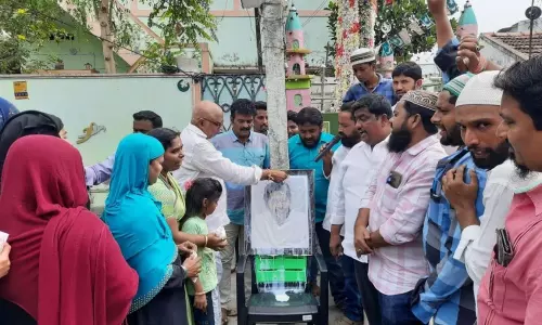 Andhrapradesh: సీఎం చిత్రపటానికి క్షీరాభిషేకం