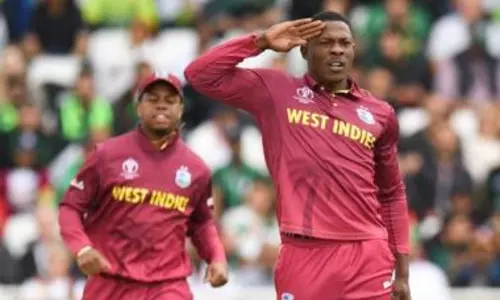 కాట్రెల్ సిక్స్కి నెటిజన్లు ఫిదా.. కాట్రెల్ సిక్స్కి నెటిజన్లు ఫిదా..