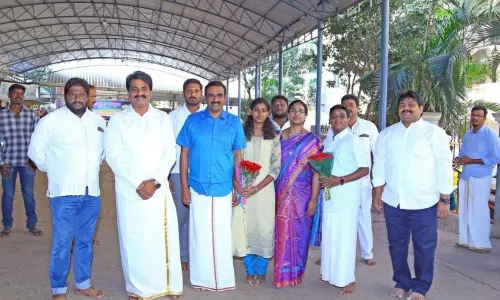 కుటుంబ సమేతంగా ముక్కంటిని దర్శించుకున్న కాంచీపురం కలెక్టర్